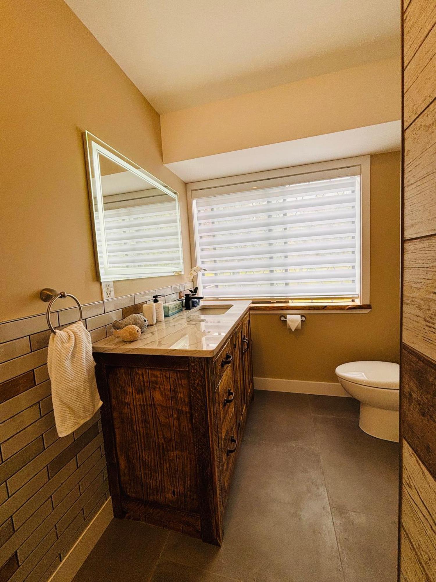 Oceanside Manor - Fancy Room - Golf Course & Beach View Qualicum Beach Ngoại thất bức ảnh