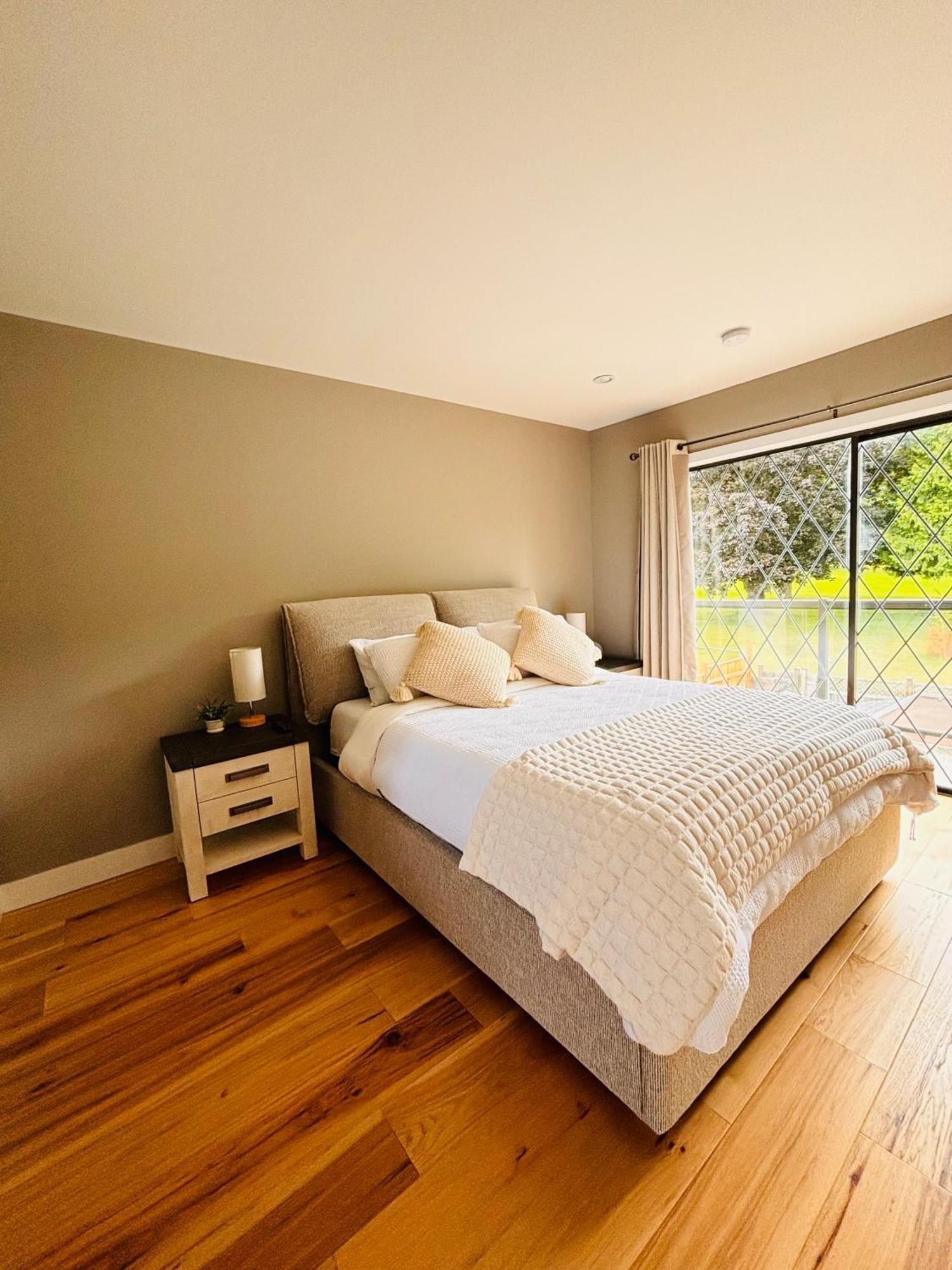 Oceanside Manor - Fancy Room - Golf Course & Beach View Qualicum Beach Ngoại thất bức ảnh