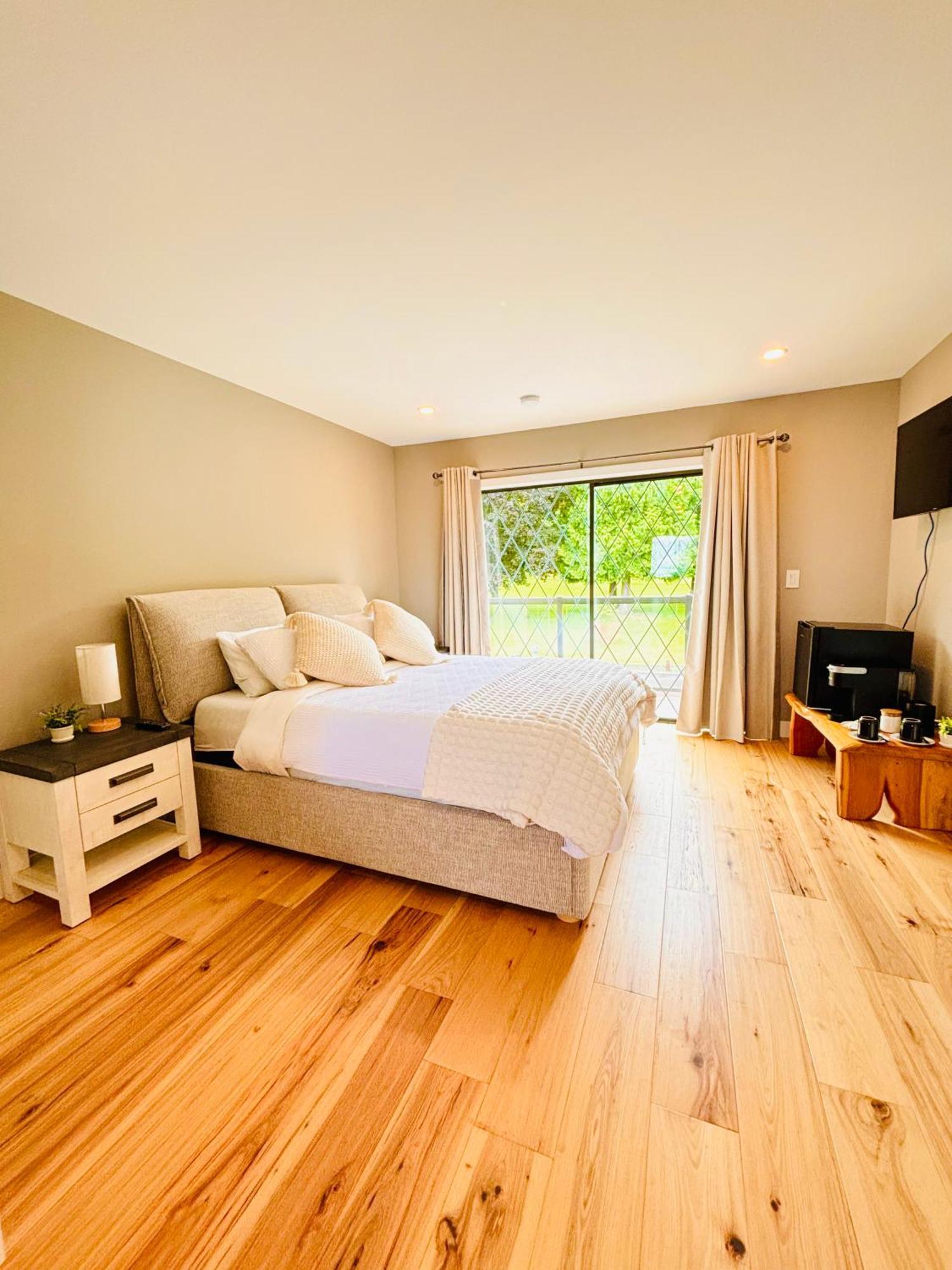Oceanside Manor - Fancy Room - Golf Course & Beach View Qualicum Beach Ngoại thất bức ảnh