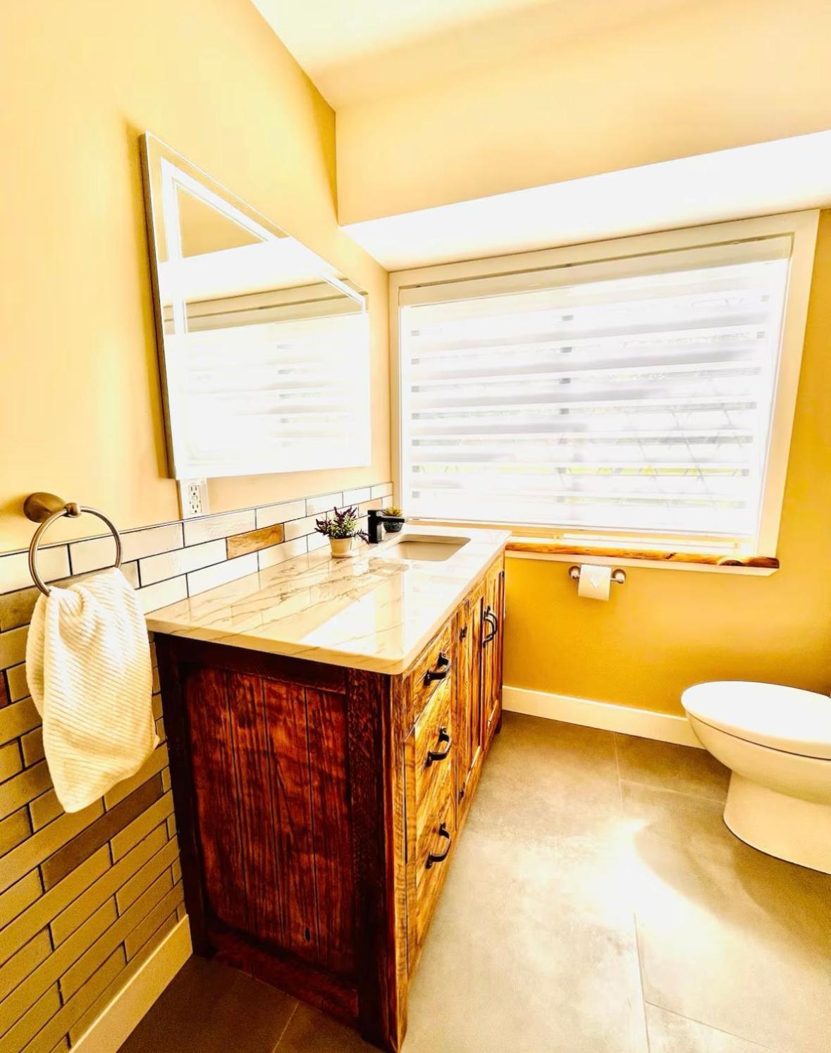 Oceanside Manor - Fancy Room - Golf Course & Beach View Qualicum Beach Ngoại thất bức ảnh